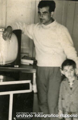 1956-Amico-Stefano-nel-laboratorio